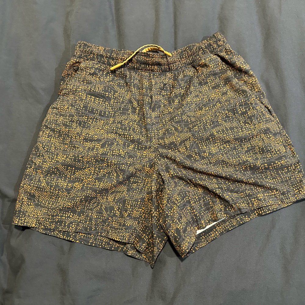 Men’s Luluemon pacebreaker Athletic Shorts - 5”